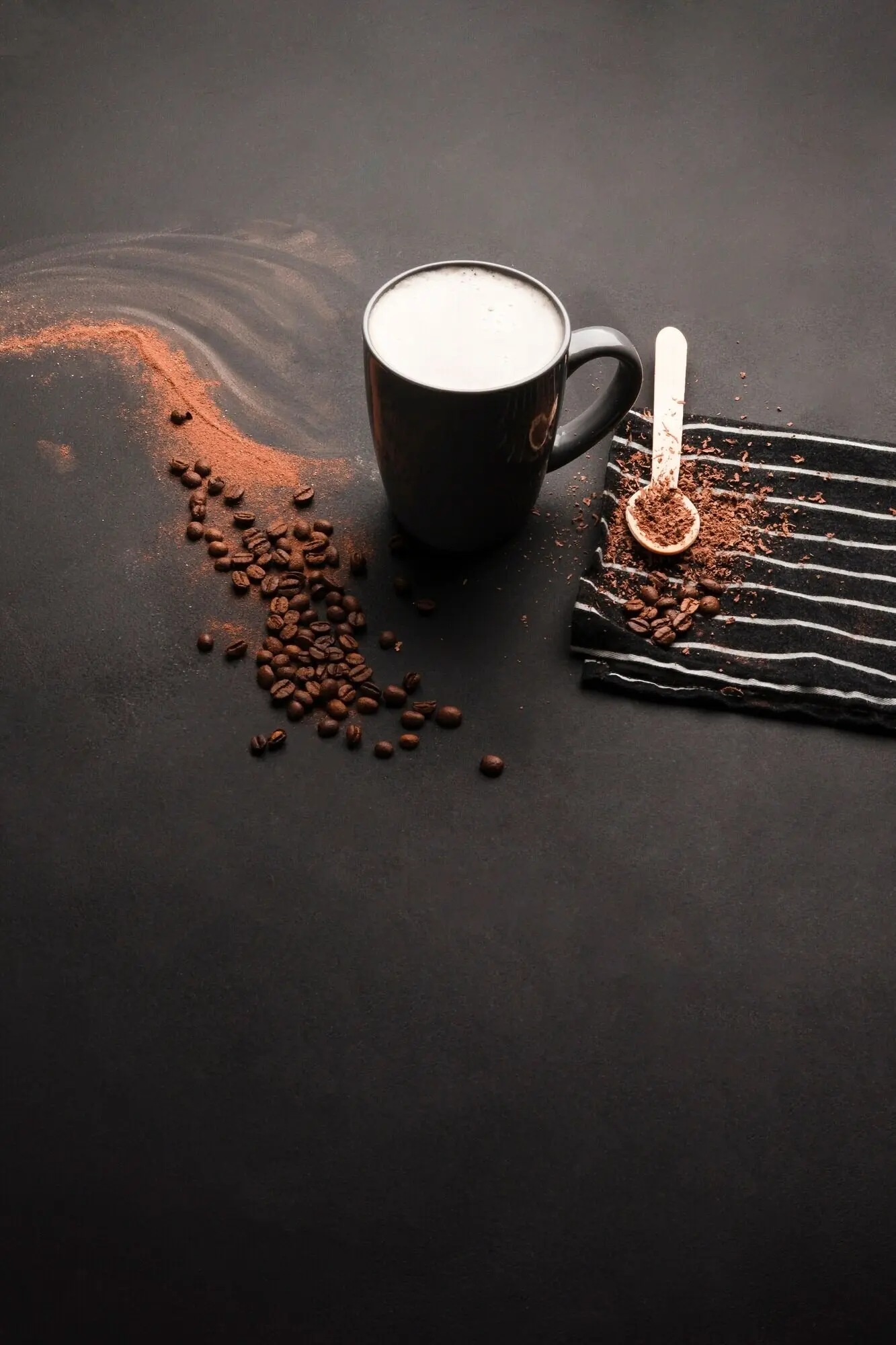 Milch und Kakaopulver mit freiem Textbereich